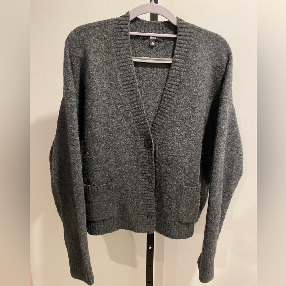 Uniqlo Charcoal Knit Sweater M